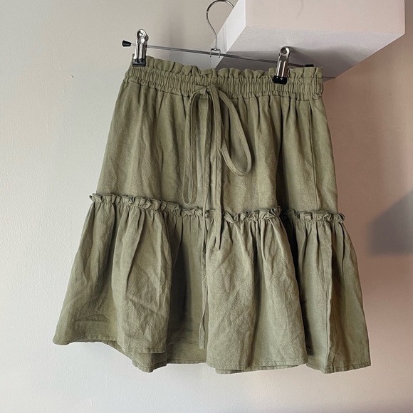 Olive green flowy skirt with elastic waist band - Picture 1 of 3